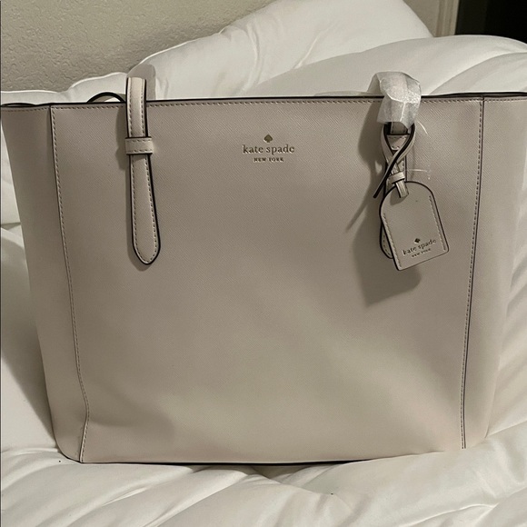 kate spade Handbags - Kate Spade New York Schuyler White Medium Tote Bag